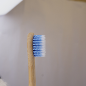 cepillo de dientes eléctrico con cabezal de bambú Biobrands sostenible