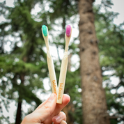 pack de 2 cepillos de dientes de bambú niños Biobrands biodegradable